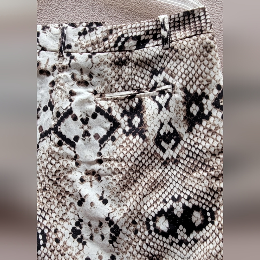 Worthington Women's Snake Print Shorts Size 10 Modern Fit Pre-Owned - Picture 5 of 10